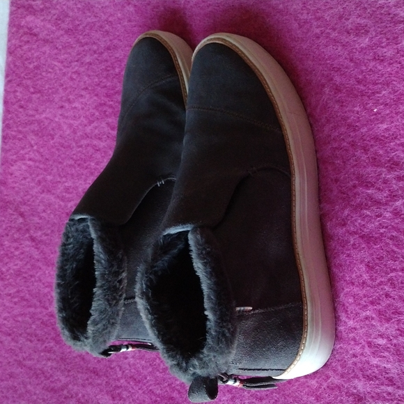 Toms boots - Picture 1 of 4